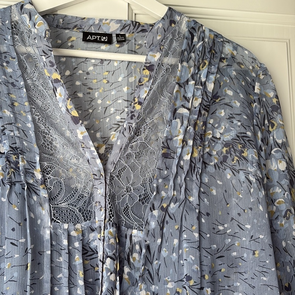 Apt. 9 Women's Blue Floral Blouse size large - Picture 3 of 5